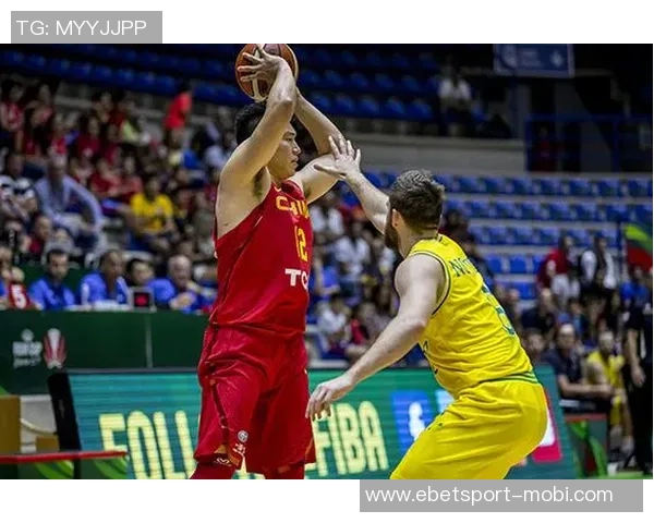 斯佩尔曼半场表现出色三分球命中率高达50助球队争取胜利